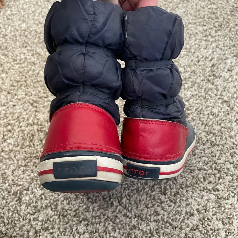 Size 11 / Boys' Crocs Snow Boots